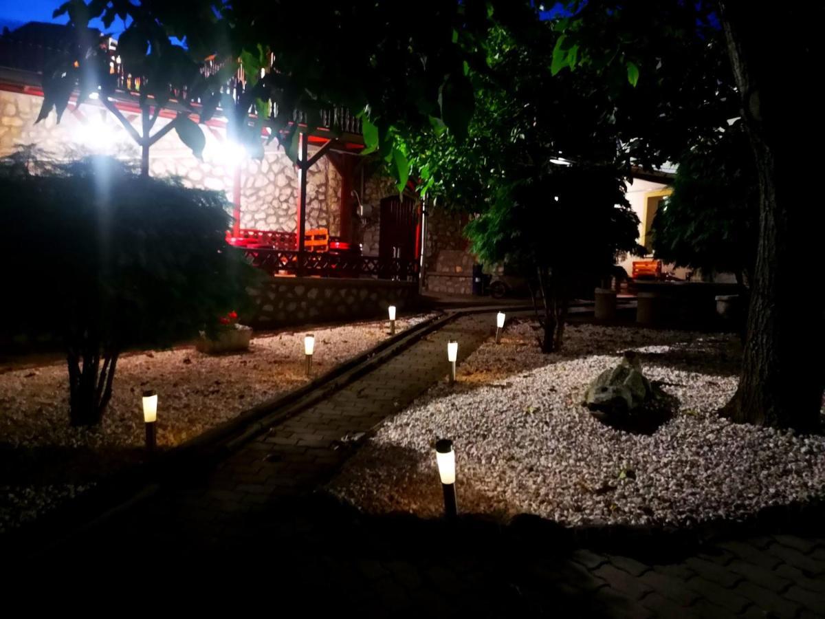 艾格扎洛克Zoeld Sziget Wellness住宿加早餐旅馆 外观 照片